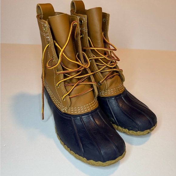 L.L.Bean Women's Bean Boots, 8" Insulated Sz 7 - Picture 2 of 6